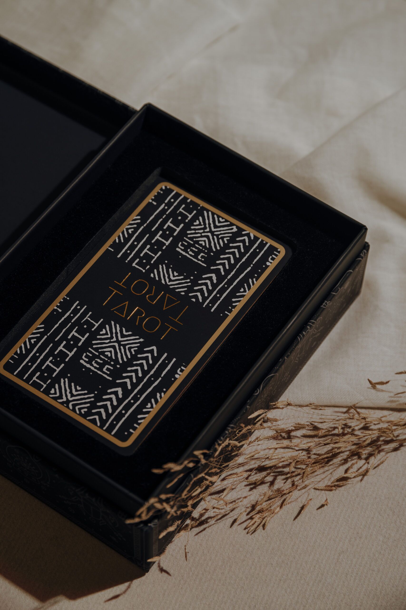 商品画像：Tazama African Tarot deck - Abusua Pa - Publisher of Tazama 4